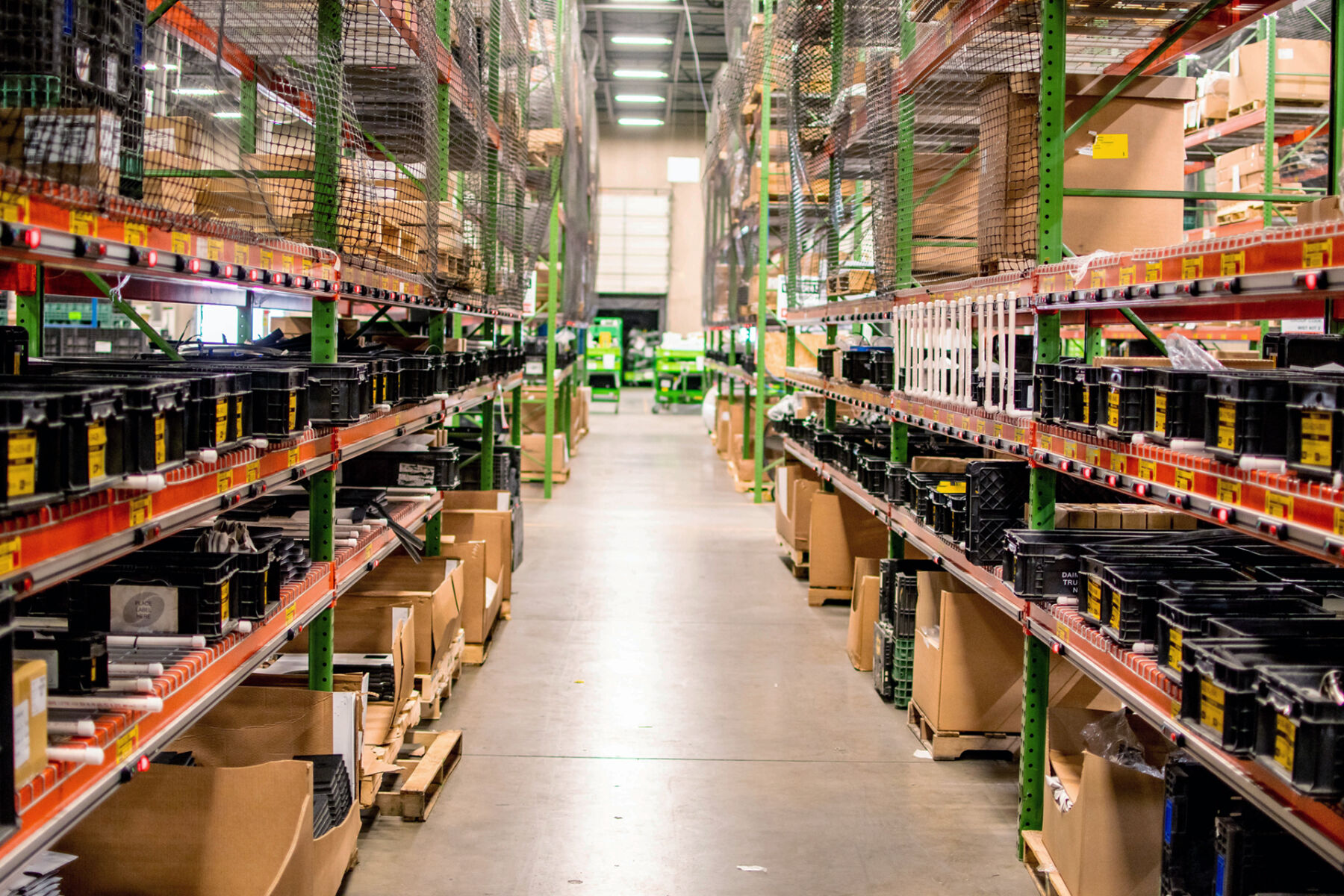 Dynics warehouse lanes with pick to light system